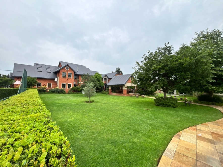 5 Bedroom Property for Sale in Grimbeeck Park North West